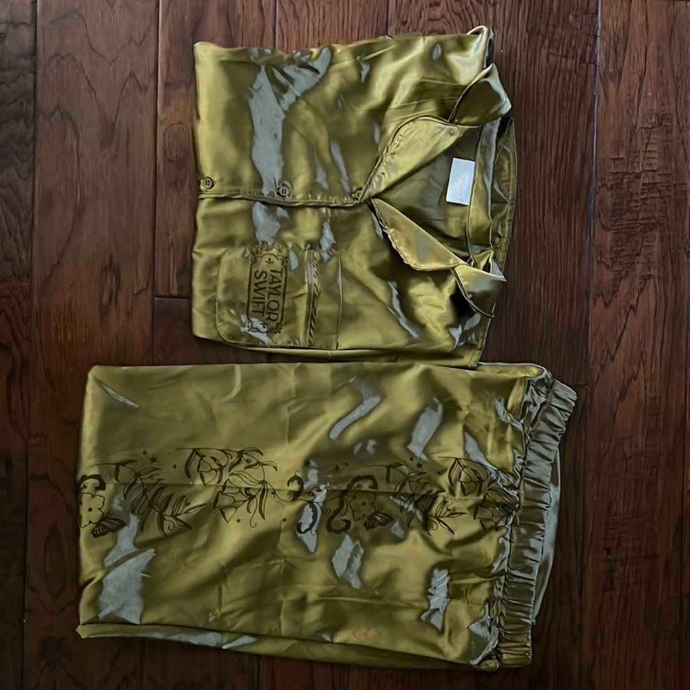 Taylor swift olive color pj’s